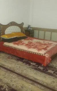 فروش تخت خواب،ساعت ومیز ناهارخوری