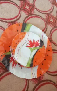 تعدادی ظروف در حد نو و آویز پشمی فروش