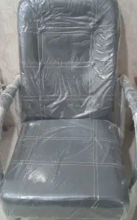 بیست عدد صندلی انتظار در حد نو