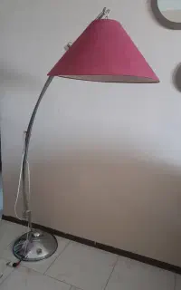 آباژور ایستاده