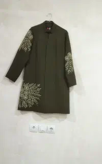 مانتو و شلوار سایز ۴۸ فقط دوبار پوشیده شده.