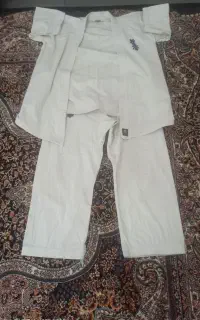 یک دست لباس کیوکوشین و کاراته و یک کیس بکس