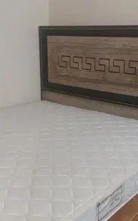 یک عدد تخت دونفره با تشک کارکرده