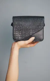 کیف چرم درب کج