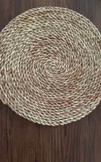 زیر بشقابی حصیری