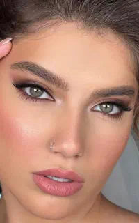 تخفیف عید تا عید میکاپ و شنیون ناخن فیشیال