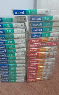 نوار کاست maxell سبز وقرمز