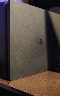 PS4 Slim (1 Daste)