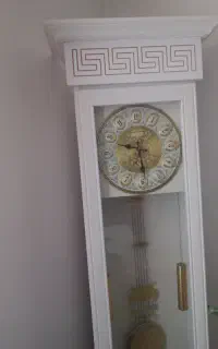 ساعت ایستاده سفید