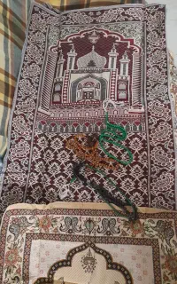 جا نماز کیفی به همراه تسبیح