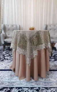 میز خاطره همراه رومیزی