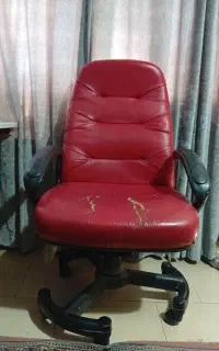 صندلی اداری شکیل و بزرگ و راحت
