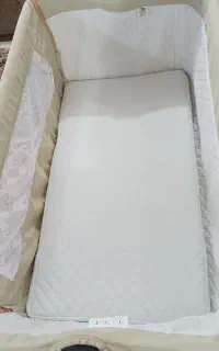 تخت کنار مادر