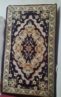 پشتی فرشی رنگ لاکی