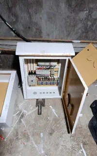 دو عدد تابلو برق صنعتی سه فاز 60*50*20 فلزی آهنی