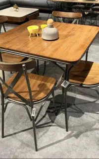 میز و صندلی کلاسیک لهستانی پایه فلز کدDS22