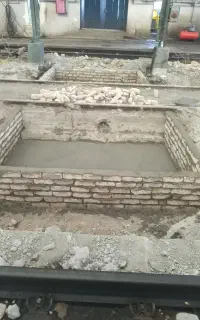 بنا هستم تمام کارهای ساختمانی رو انجام میدم
