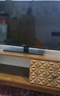 تلوزیون ۳۲ اینچ سامسونگ به همراه میز