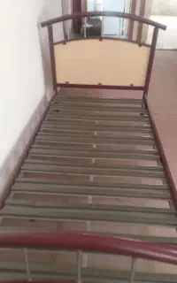 تخت فلزی