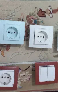 کلید وپریز ۹ عدد سالم درحدنو