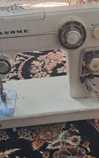 چرخ خیاطی ژانومه ۶۸۰ اصلی همراه میز