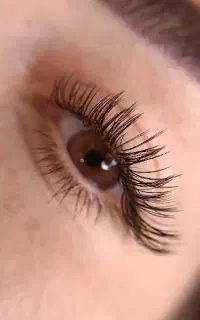 انجام خدمات و آموزش اکستنشن مژه