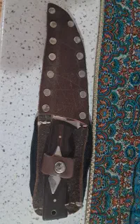 چاقو در حد نو با دسته
