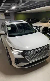 etronAudi Q4 2025 تحویل روز سفید و سرمه ای وادراتی