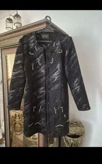 پالتو پاییزه جلو کارشده بسیار شیک نومونده سایز۴۶