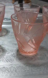 نیم لیوان صورتی