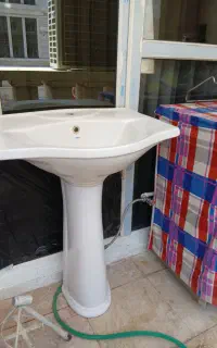روشویی پایه دار