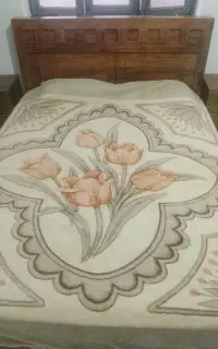 فروش تخت خواب دو نفره و میز ناهارخوری چوبی