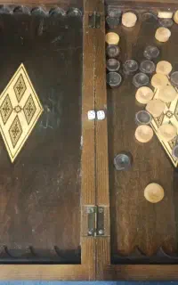 تخته نرد با یه تَرک جزئی ولی کم کارکرد
