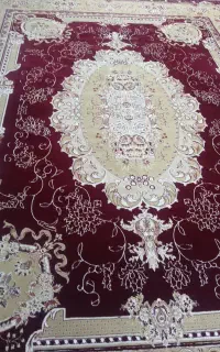 فرش ۵۰۰ شانه در حد نو