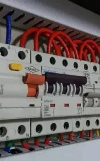 برق کار .برقکار. تکنسین برق.برق کار مستقردرپردیسان