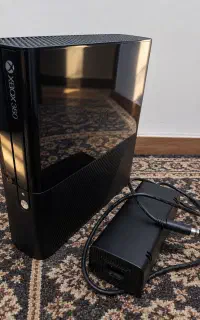 Xbox 360 slim به همراه آداپتور