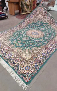 فرش دستباف نقش اصفهان کرک ابریشم همه رنگاش موجوده