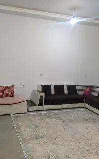مبل وتخت کنار مادر