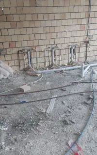 تاسیسات لوله کشی آب و فاضلاب.