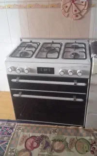 گاز‌طرح‌فر‌کم‌کار‌رنگ‌سفید‌بسیار‌تمیز