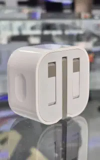 شارژر اصلی Apple 20W از Apple Store  تمیز و سالم