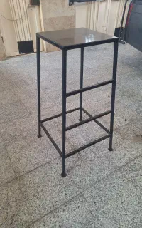 چهار پایه فلزی
