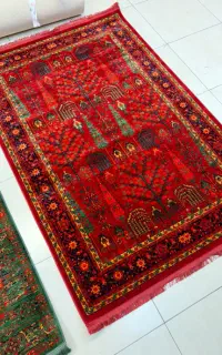 فرش قرمزی(فرش آوین)نخ ابریشمی