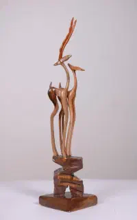 مجسمه چوبی