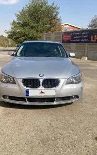 بی ام و 520i