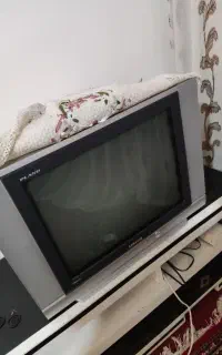 تلوزیون به همراه گیرنده دیجیتالی