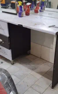 لوازم آموزشگاه با ویترین آینه ای کمد ،صندلی
