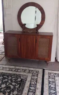 میز وتلویزیون وآینه وکنسول