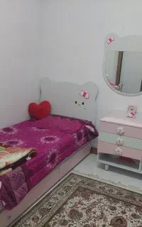 تخت و کمد و میز تحریر