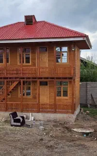 کلبه سوئیسی وسازه های فلزی ودیوارچینی